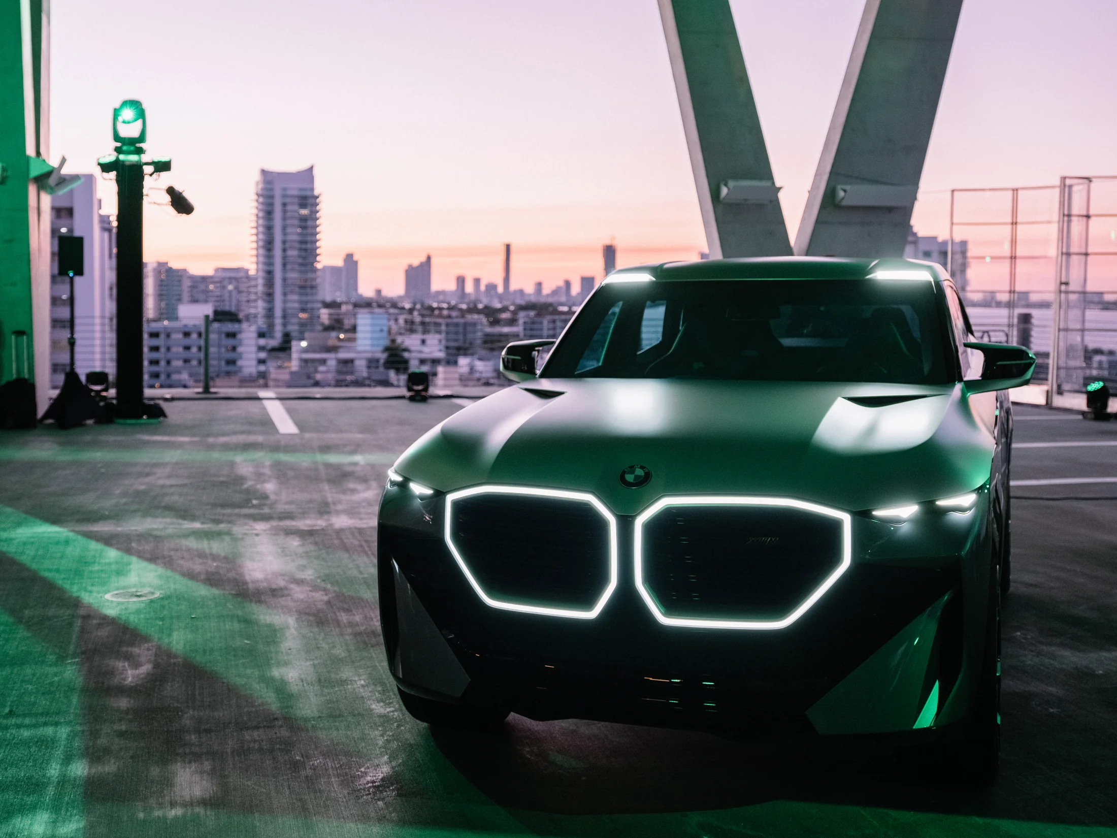 BMW Concept XM / Miami skyline
