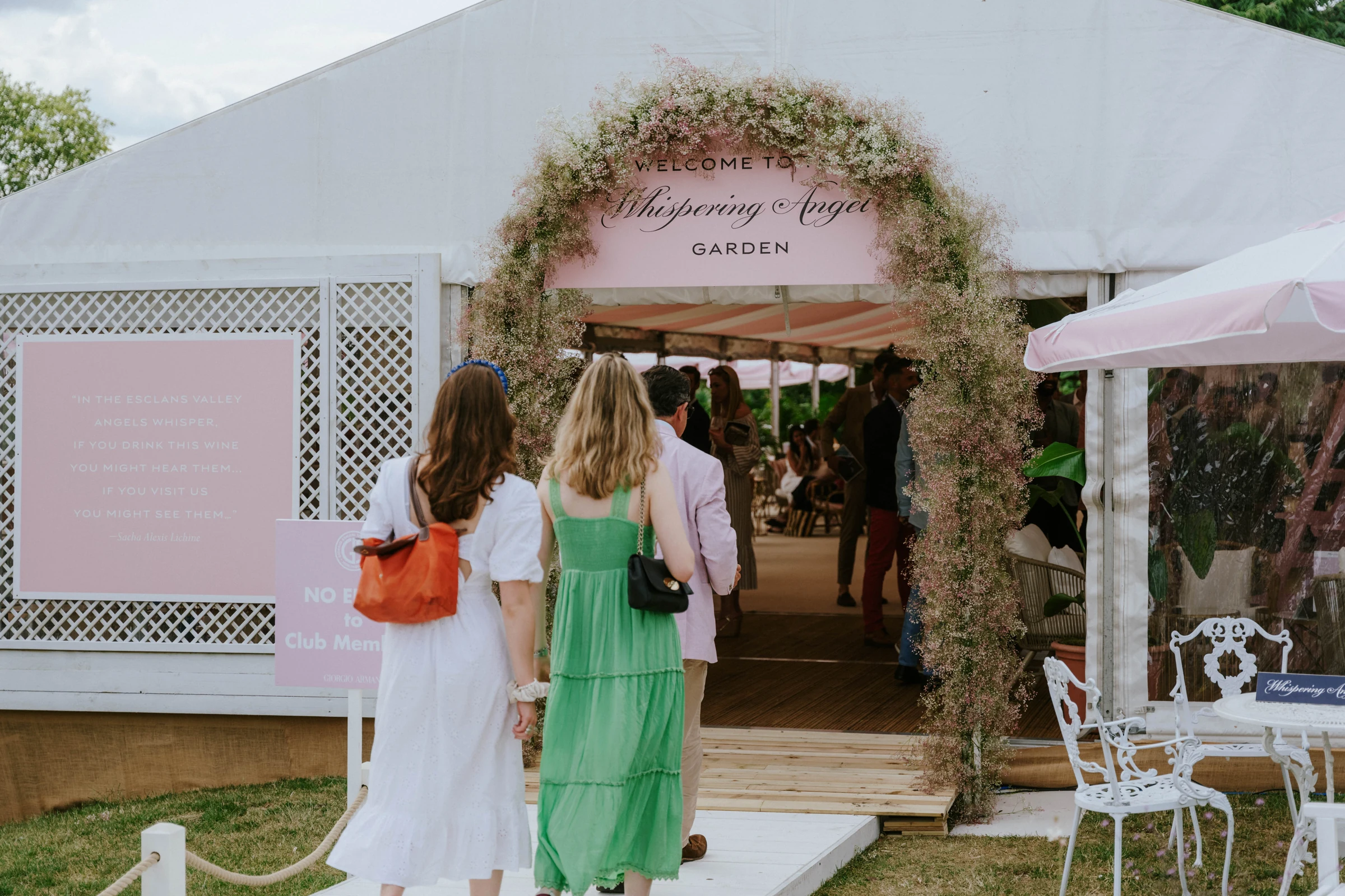 Hurlingham / Entrance graphics / Photography: Kris Humphreys