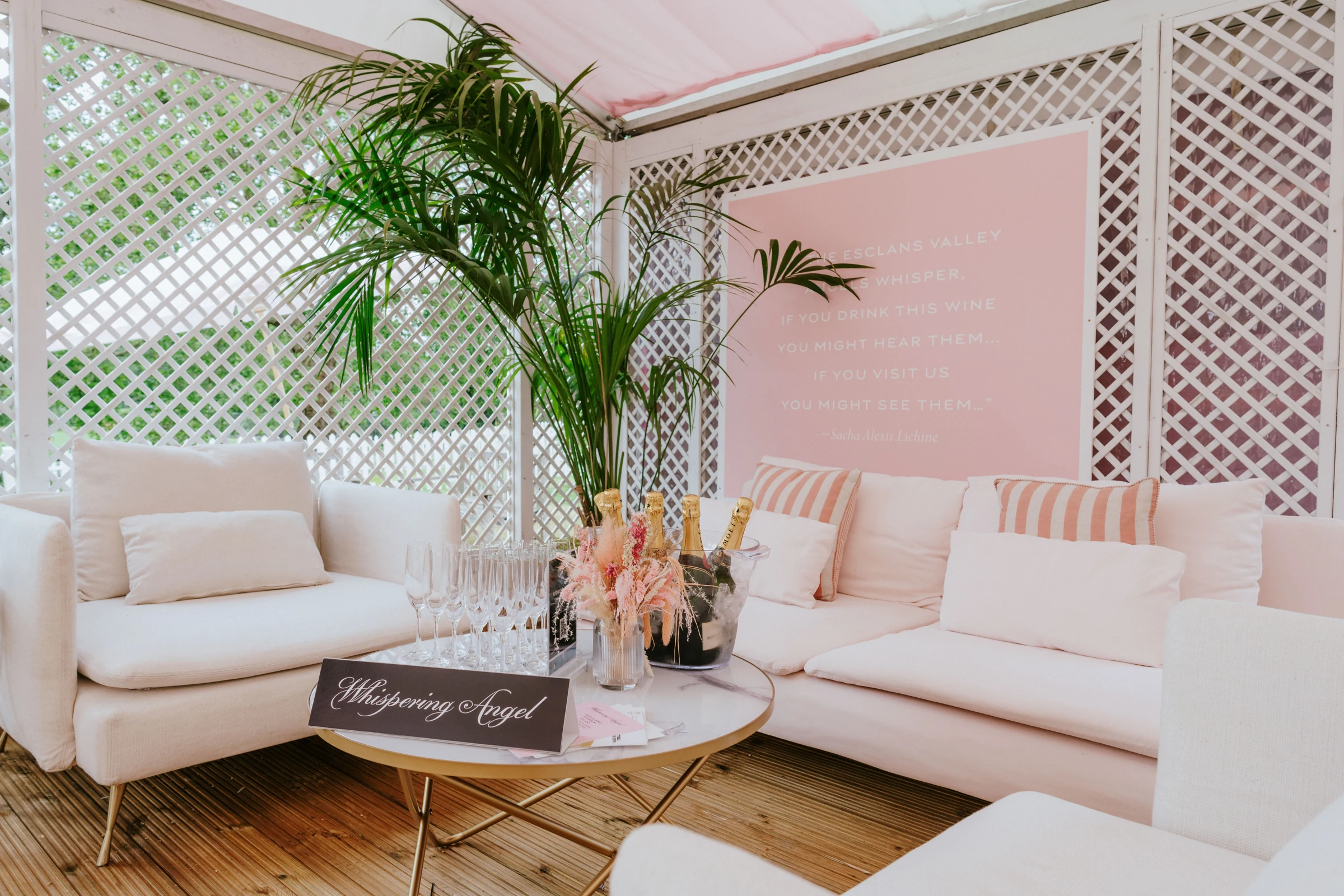 Hurlingham / Lounge graphics / Photography: Kris Humphreys